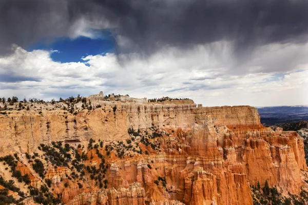 Yağmurlu fırtına Hoodoos Bryce noktası Bryce Canyon Milli Parkı Utah — Stok fotoğraf
