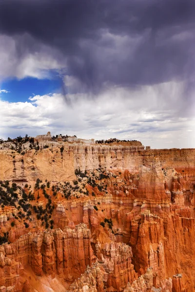 Βροχερό Γιούτα θύελλα Hoodoos σημείο Bryce εθνικό πάρκο Μπράις Κάνυον — Φωτογραφία Αρχείου