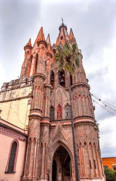 Fasada stronie Parroquia Boże Narodzenie Archanioła kościół San Miguel de Allende Meksyk — Zdjęcie stockowe