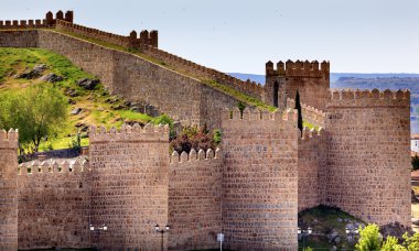 Avila antik ortaçağ şehir duvarları Kastilya İspanya