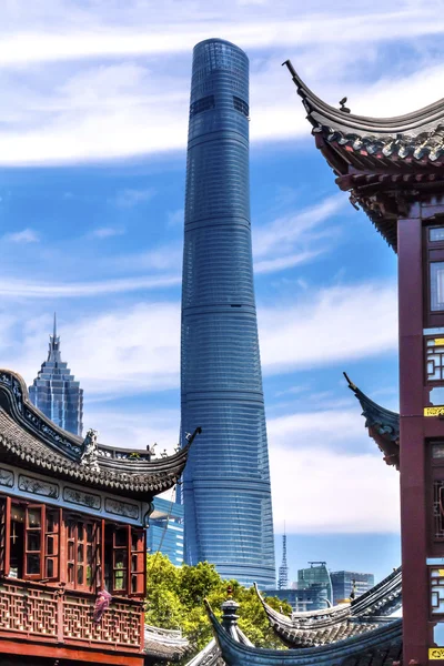 Shanghai China Old and New Shanghai Tower and Yuyuan Garden — Stock Photo, Image