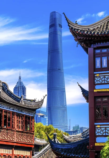 Shanghai China Old and New Shanghai Tower and Yuyuan Garden — Stock Photo, Image