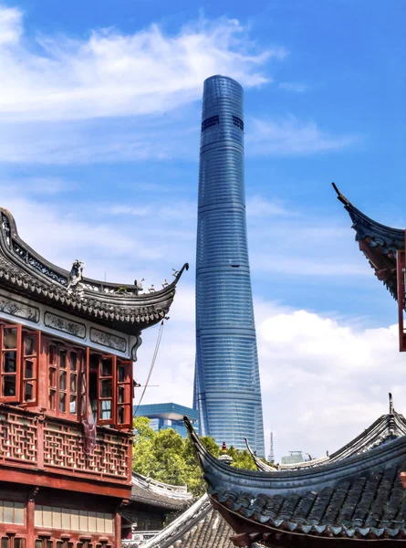 Shanghai China Old and New Shanghai Tower and Yuyuan Garden — Stock Photo, Image