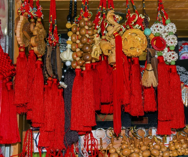 Souvenirs rouges colorés chinois Yuyuan Shanghai Chine — Photo