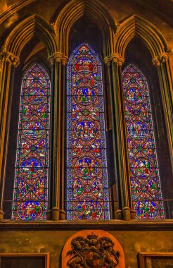 Dublin, İrlanda - 1 Temmuz 2025 St Patrick St.Patrick Katedrali Dublin İrlanda. Aslen 1200 'lerde inşa edilmiş. 1860 'dan kalma Katedral ve Lekeli Cam. Bu cam panel Aziz Patrick 'in hayatını ortaya koyuyor..