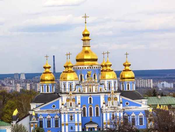 Saint Michael klasztor Katedra wieża wieże Kiew Ukraina — Zdjęcie stockowe