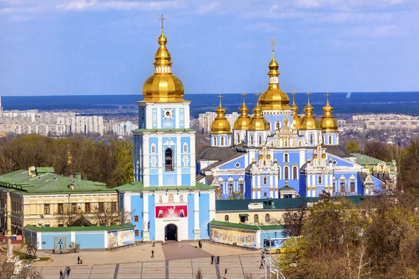 Catedral do Mosteiro de São Miguel Spires Tower Kiev Ucrânia — Fotografia de Stock