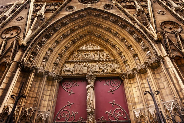 Bibliska statyer Cloisters dörr Notre Dame katedralen Paris Franc — Stockfoto