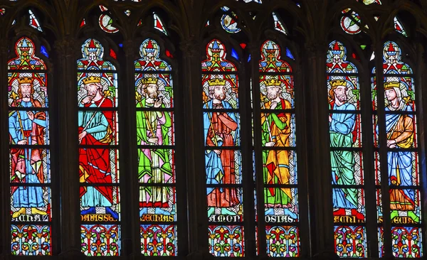 Kuninkaiden lasimaalauksia Notre Damen katedraali Pariisi Ranska — kuvapankkivalokuva