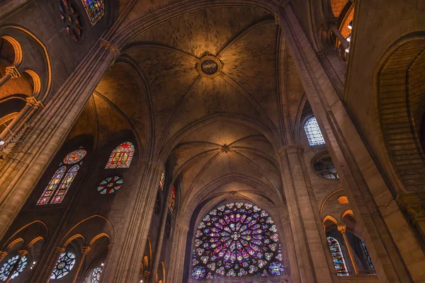 Arcos interiores Vidro manchado Catedral de Notre Dame Paris França — Fotografia de Stock