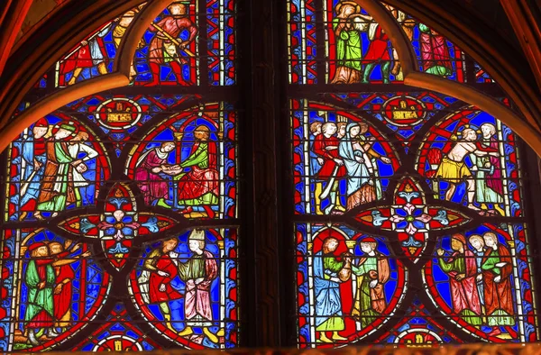 Jeesus ristiinnaulitseminen Lasimaalaus Sainte Chapelle Paris Ranska — kuvapankkivalokuva