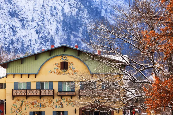 Montagne invernali Neve Edifici tedeschi Leavenworth Washington — Foto Stock