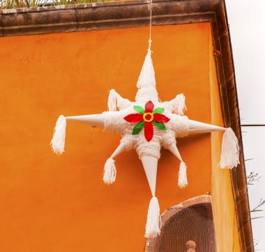 Kırmızı Pinata dekorasyon Noel Jardin San Miguel de Allende
