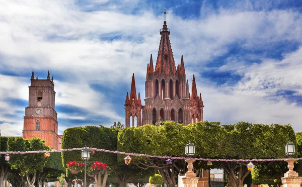 Verde Jardin Parroquia Chiesa di San Miguel de Allende Messico — Foto Stock