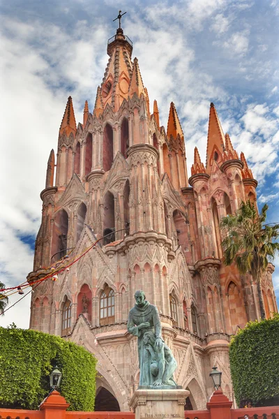 Fader Juan de San Miguel staty Parroquia kyrkan San Miguel de Allende Mexico — Stockfoto