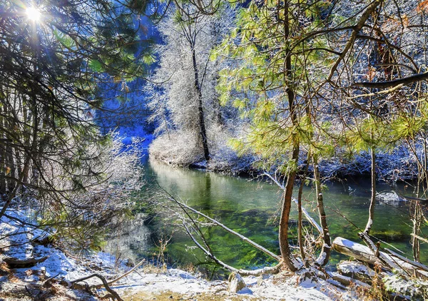 Winter hinterlässt Schnee Eis wenatchee Fluss washington — Stockfoto
