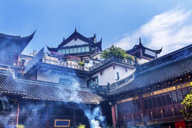 Taocu şehir Tanrı tapınak tütsü duman Yueyuan Shanghai Chin çatılar