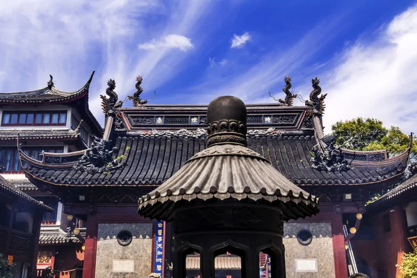 Tütsü brülör Taocu şehir Tanrı'nın tapınağı Yueyuan Shanghai Çin — Stok fotoğraf
