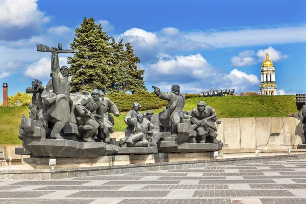 Soldados soviéticos atacando la Segunda Guerra Mundial Monumento Gran Patriótico W —  Fotos de Stock