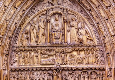 İncil'deki heykeller Meryem Ana bebek İsa Notre Dame Katedrali Par