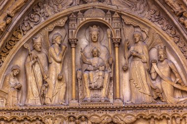 İncil'deki heykeller Meryem Ana bebek İsa Notre Dame Katedrali Par