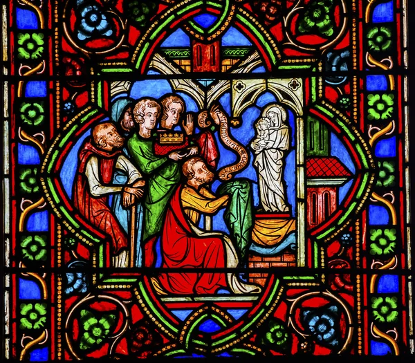 Maagd Maria aanbidden gekleurd glas Notre Dame Paris France — Stockfoto