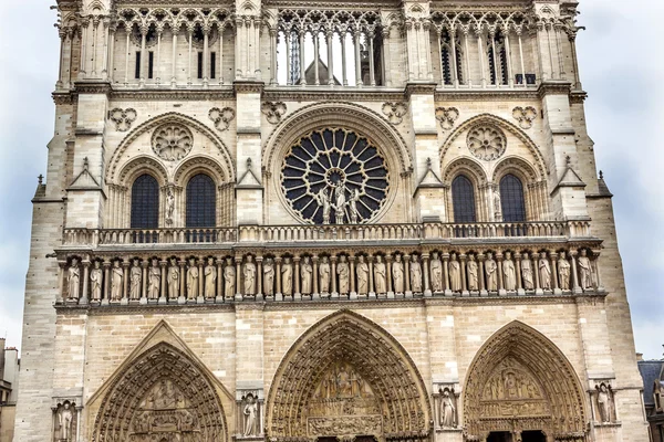 立面塔阴 Notre Dame 大教堂巴黎法国 — 图库照片