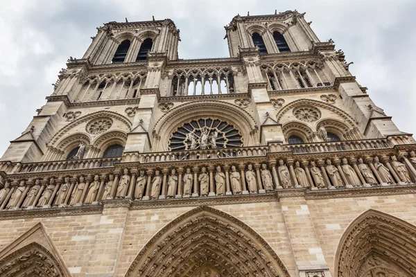 Facade Towers Overcast Cattedrale di Notre Dame Parigi Francia — Foto Stock