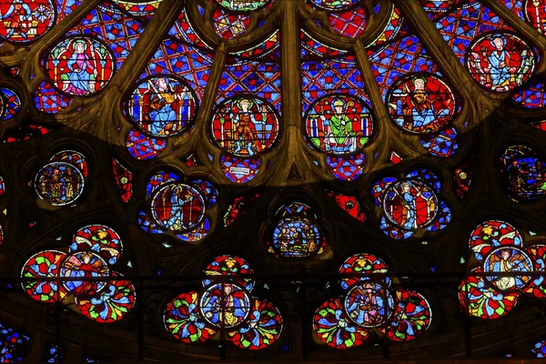 Rosafenster jesus christ glasmalerei notre dame paris frankreich — Stockfoto