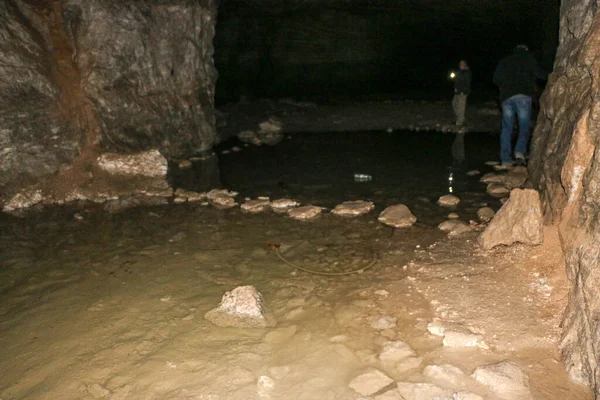 Doğal Taş Alçıtaşı Mağaralarının Çıkarılması Işlenmesinde Kullanılan Terk Edilmiş Eski — Stok fotoğraf