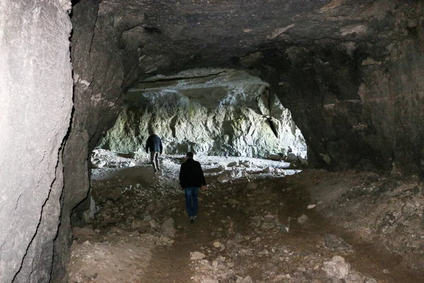 Doğal Taş Alçıtaşı Mağaralarının Çıkarılması Işlenmesinde Kullanılan Terk Edilmiş Eski — Stok fotoğraf