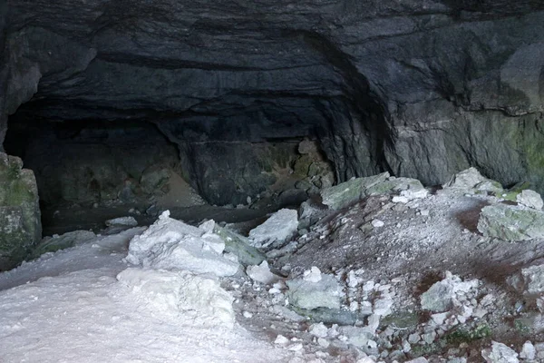 Vecchie Gallerie Abbandonate Ingressi Estrazione Lavorazione Della Pietra Naturale Grotta — Foto Stock