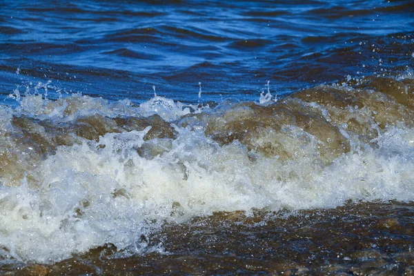 Vågor Rinner Stranden Och Krascha Mot Klipporna Vilket Skapar Många — Stockfoto