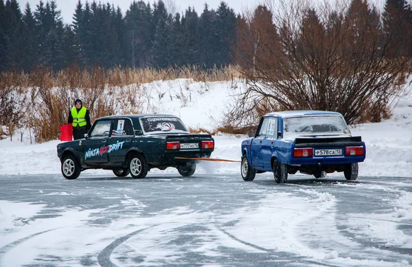 Yoshkar Ola Russia December 2020 유빙으로 얼어붙은 달리는 — 스톡 사진