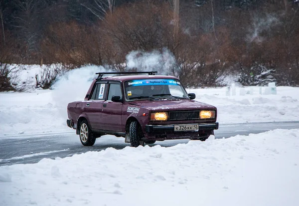 Yoshkar Ola Russia December 2020 유빙으로 얼어붙은 달리는 — 스톡 사진