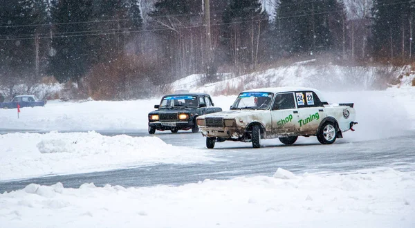 ヨシカル ロシア 2020年12月26日 制御されたスキッドで凍結した湖の冬のレース 冬のドリフト — ストック写真