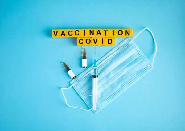 Vários Medicamentos Fundo Azul Para Vacinação Contra Vírus Corona Conceito — Fotografia de Stock