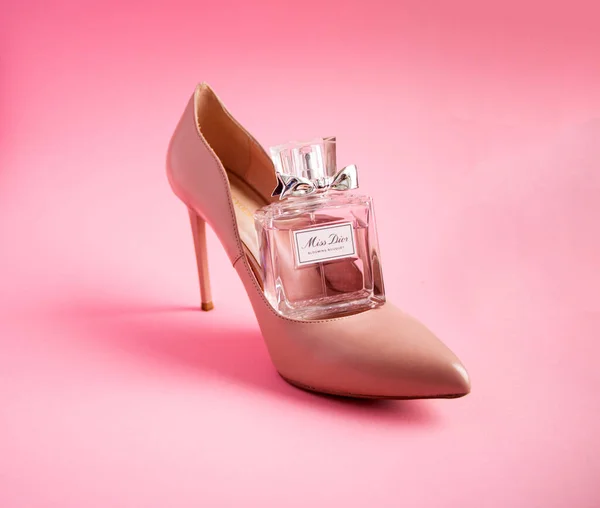 Yoshkar Ola Russia Styczeń 20201 Szklana Butelka Delikatnymi Luksusowymi Perfumami — Zdjęcie stockowe