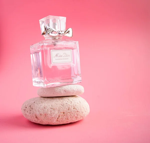 Yoshkar Ola Russia Styczeń 20201 Szklana Butelka Delikatnymi Luksusowymi Perfumami — Zdjęcie stockowe