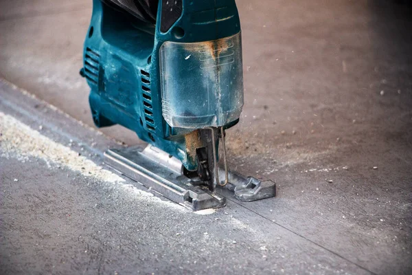 Male Hands Construction Worker Sawing Cutting Parts Electric Hand Jigsaw — Stock Photo, Image