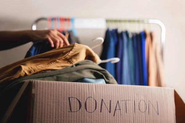 Concepto Donación Preparar Ropa Vieja Usada Del Estante Del Guardarropa — Foto de Stock