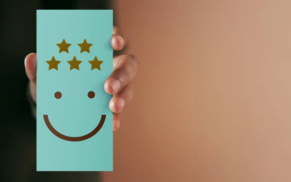 Customer Experience Concept Happy Client Giving Positive Review Paper Card — Stock Photo, Image