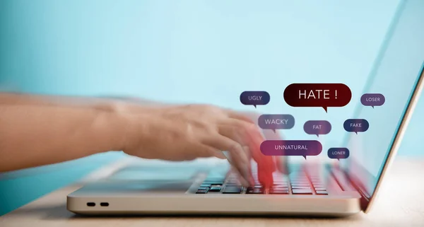 Számítógépes Zaklatás Rasszista Internetes Koncepció Társadalmi Világügy Motion Blurred Image — Stock Fotó