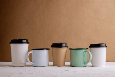 Sıfır Atık Ürünleri. Kahve fincanını geri dönüştür. Plastik Paketi Azalt. Çevre, Ekoloji Bakımı, Yenilenebilir Kavram