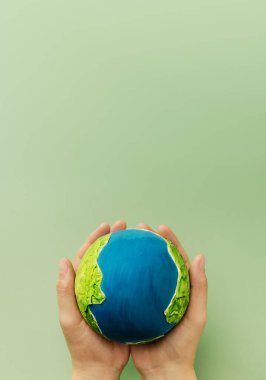 Dünya, sürdürülebilirliği, küresel çevre bakımını, ekolojik sorumluluğu, dikey görüntüyü, Top View 'i sembolize ediyor.