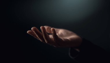 Karanlığa uzanan elini aç. Yoksulluk, eşitsizlik, insani yardım, şefkat ve savunmasız insanlara yardım kavramı