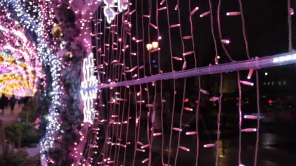 Sluiten Van Lichtgevende Led Strip Licht Kerst Straatdecoraties Nieuwjaar Voorbereiding — Stockvideo