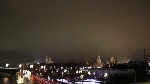 Vista Panorâmica Das Torres Kremlin Moscovo Tráfego Roseiras Fechar Luminoso — Vídeo de Stock