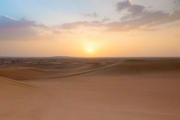 Foto einer Wüstenlandschaft in den Vereinigten Arabischen Emiraten — Stockfoto