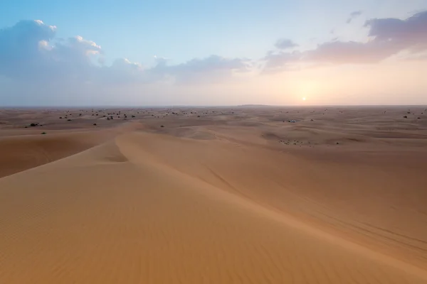 Foto einer Wüstenlandschaft in den Vereinigten Arabischen Emiraten — Stockfoto